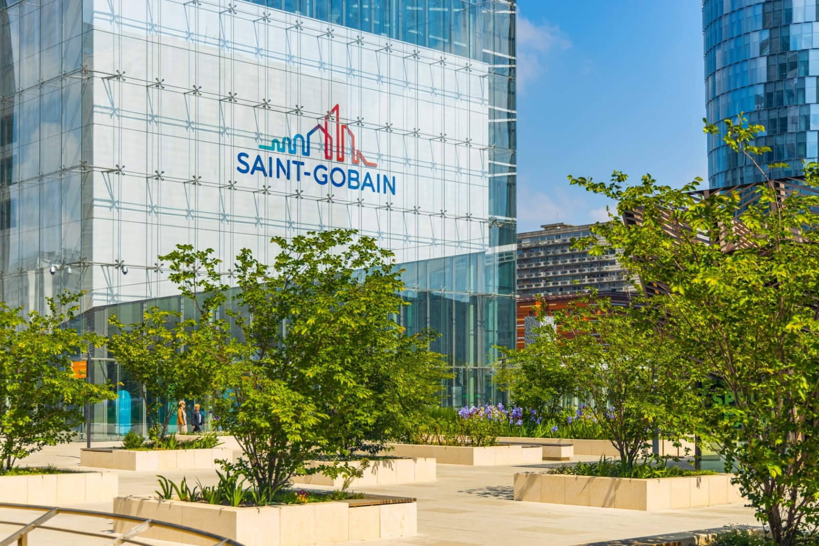 Tras dos compras en Perú, Saint-Gobain mueve sus piezas: más plantas y capacidad local