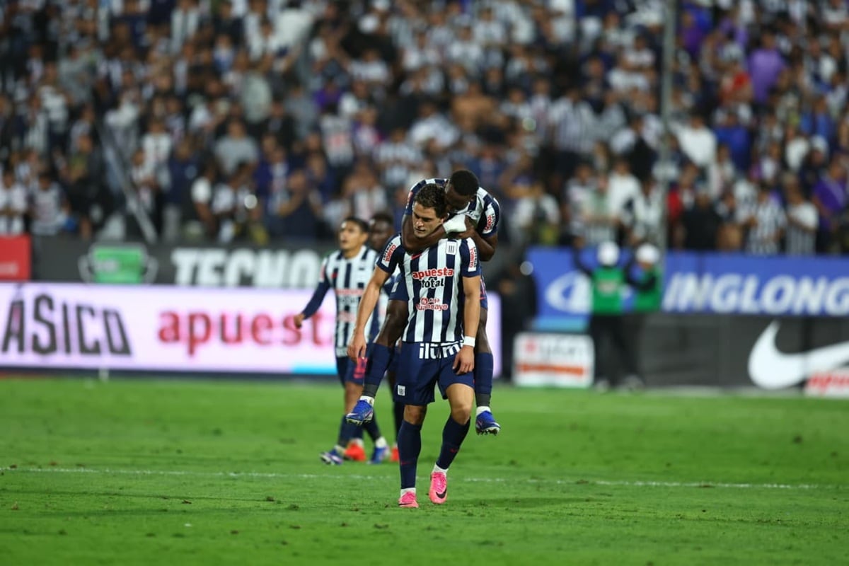 ¡Todo igualado! Girotti anota el empate para Alianza Lima ante reclamos de Universitario | VIDEO