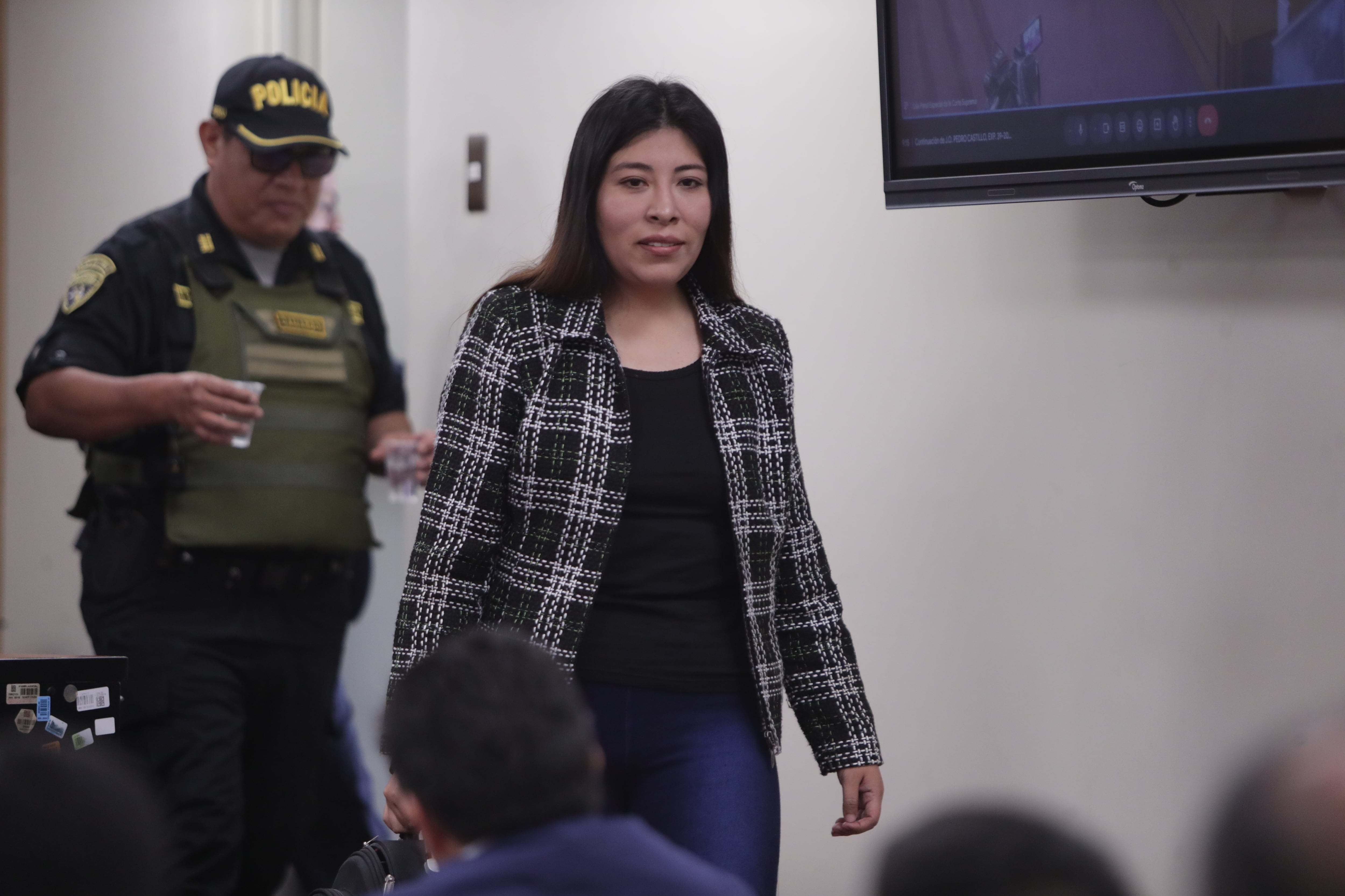 Renuevan orden de captura contra Betssy Chávez a nivel nacional e internacional