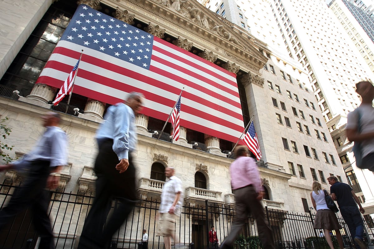 Bonos y petróleo golpean a Wall Street ante temores de nuevas alzas de la Fed