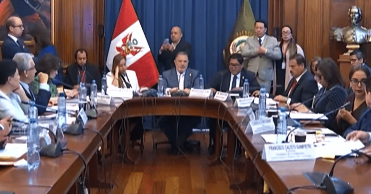 Comisión de Constitución del Senado aprueba 20 puntos del pedido de facultades: se hizo sin presencia de la oposición