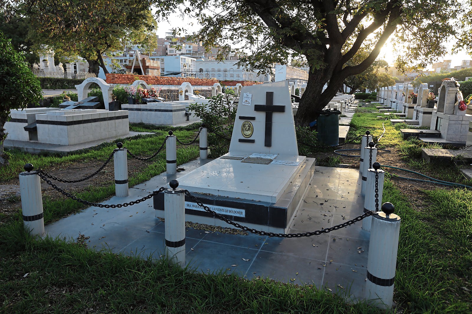 Cementerio La Apacheta reforzará seguridad tras robos de lápidas de bronce