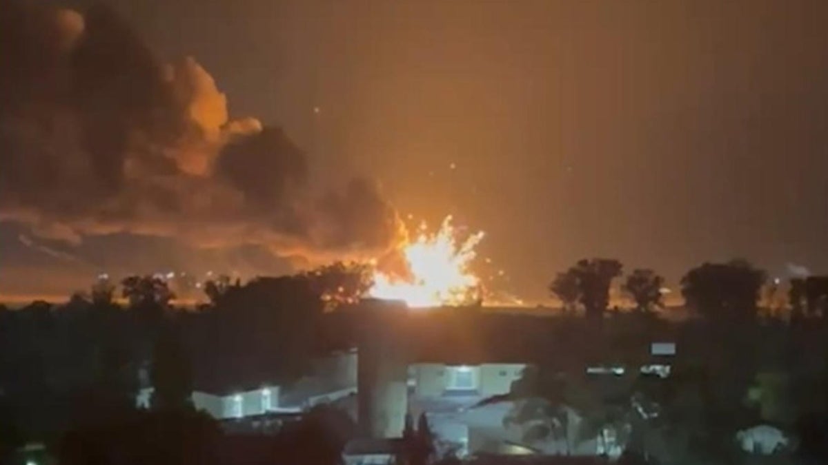 Ucrania atacó refinería a 250 kilómetros de Moscú y aeródromo militar en el sur de Rusia [VIDEO]