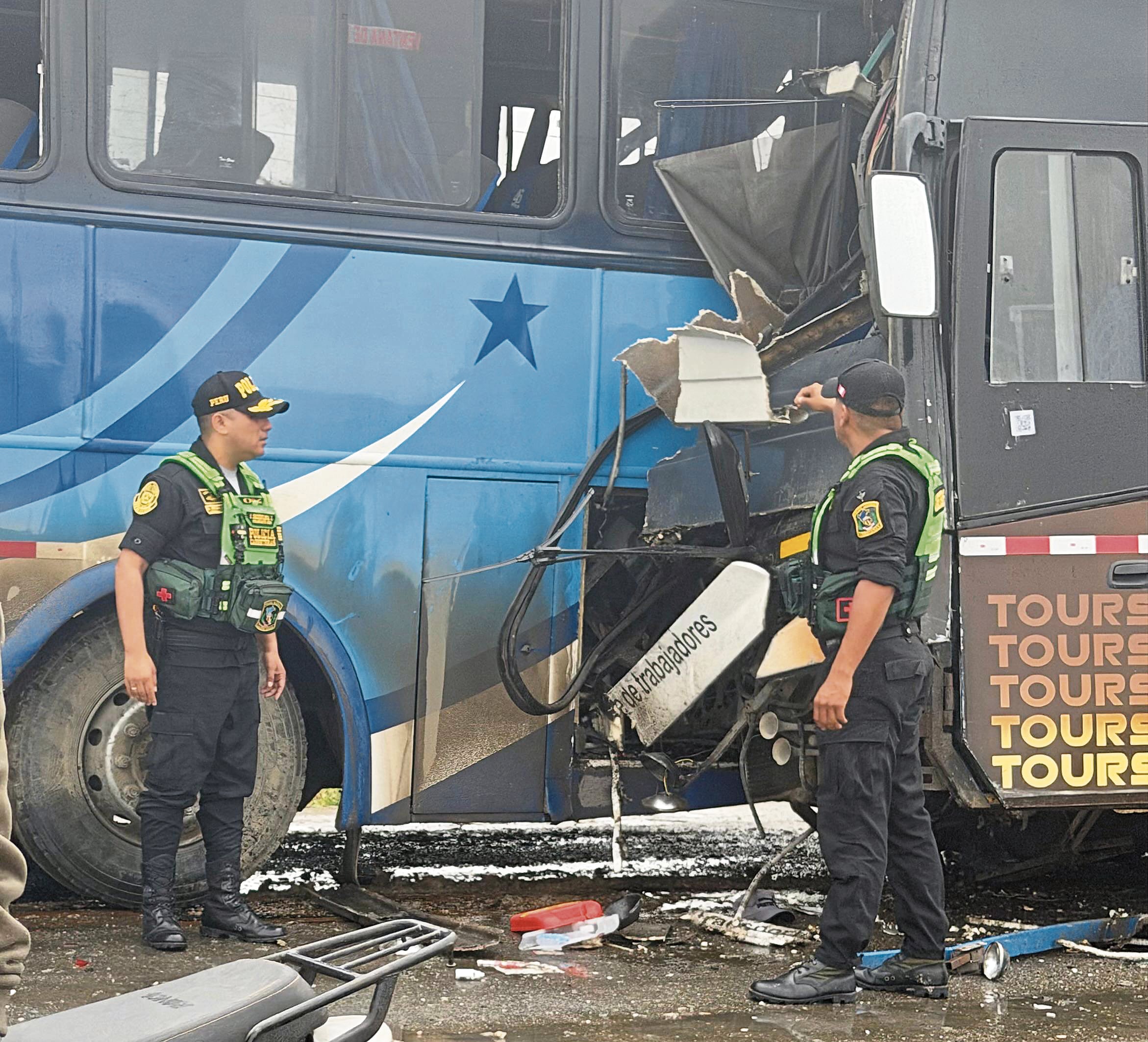 Un muerto y 60 heridos deja múltiple choque en Piura