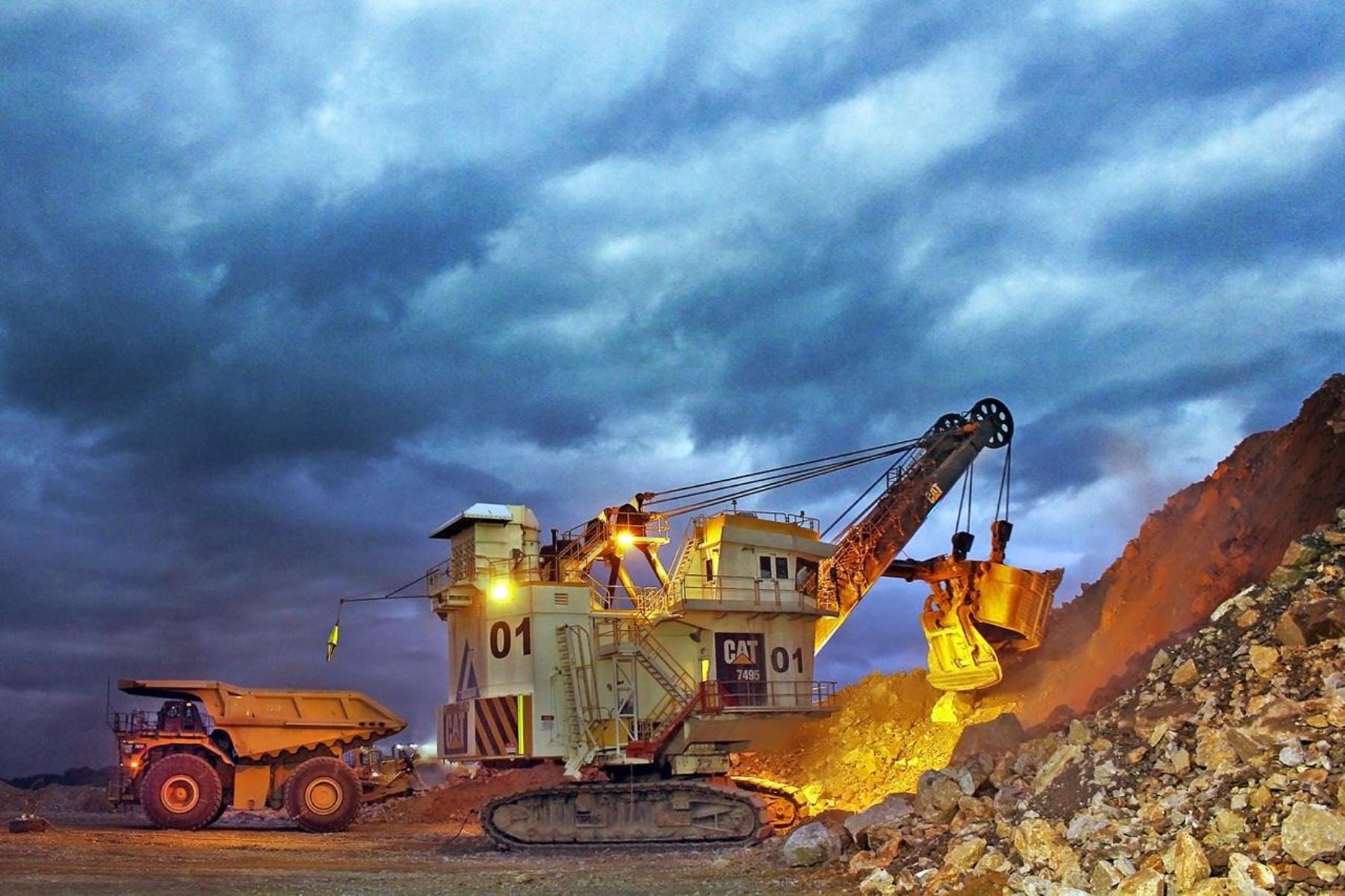 Pesimismo regresa a minería e hidrocarburos: expectativa para invertir en terreno negativo