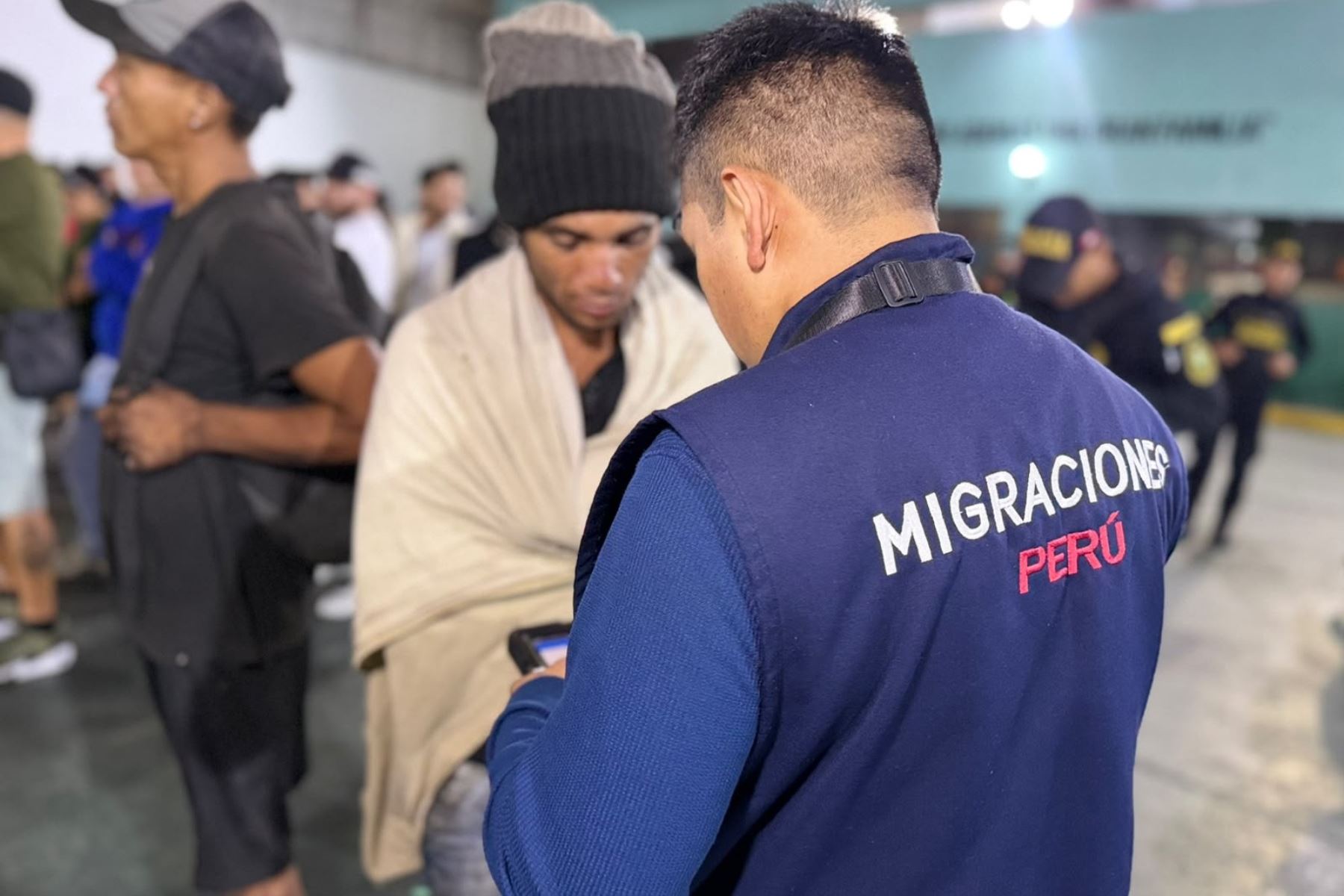 Intervienen a casi 500 extranjeros en megaoperativo de fiscalización migratoria en Lima