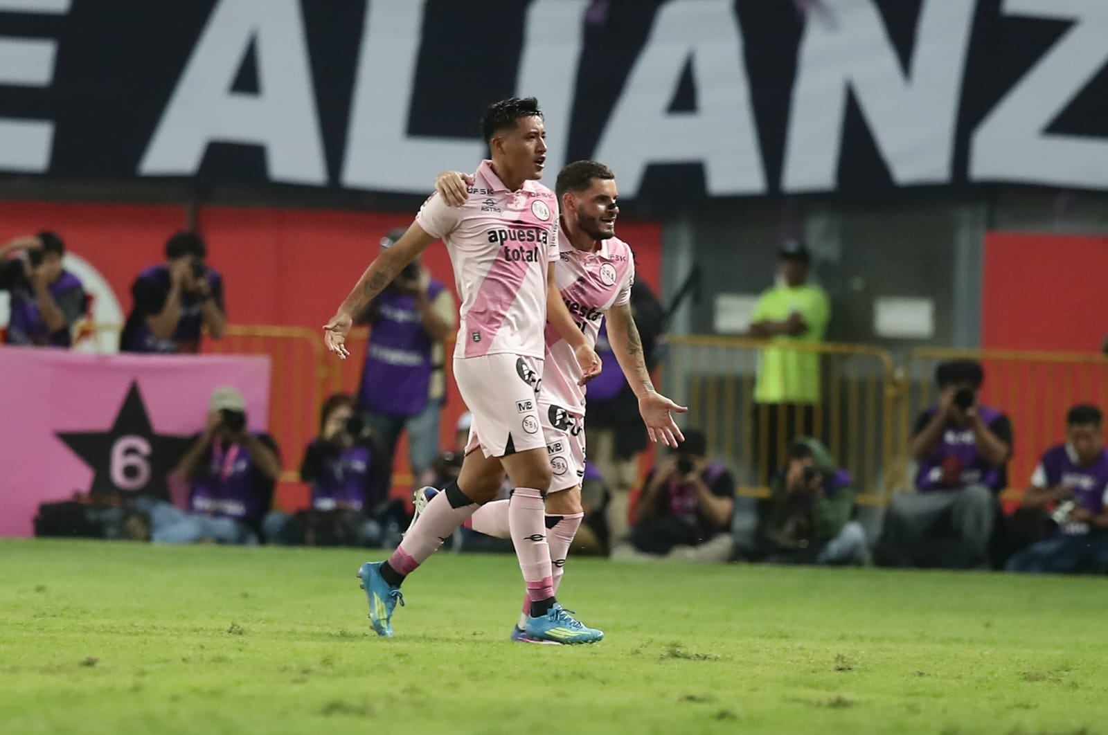 Jostin Alarcón anota un GOLAZO en el duelo entre Sport Boys y Alianza Lima | VIDEO