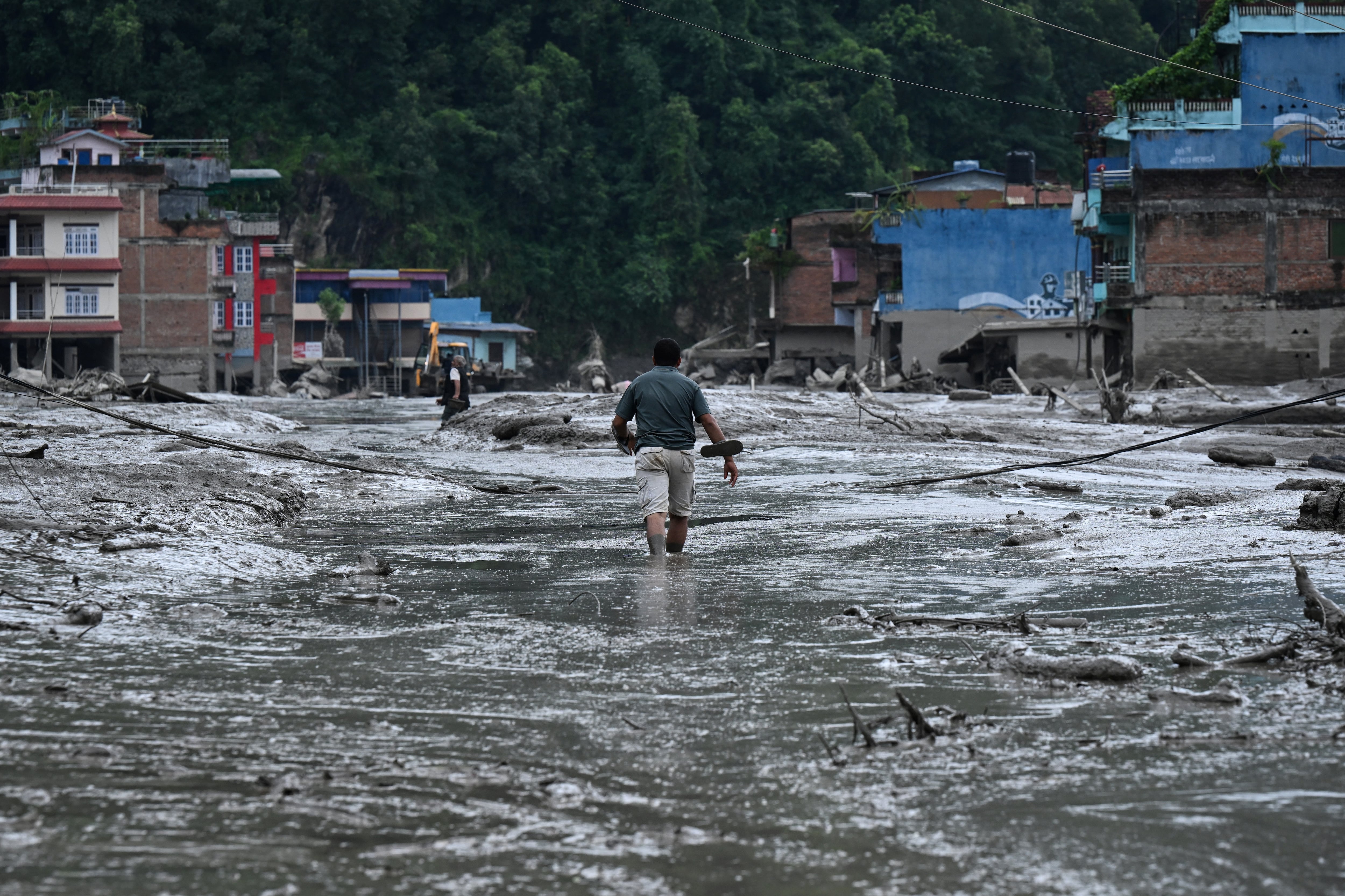 Inundaciones en Nepal y China dejan al menos 160 muertos y cientos de desaparecidos