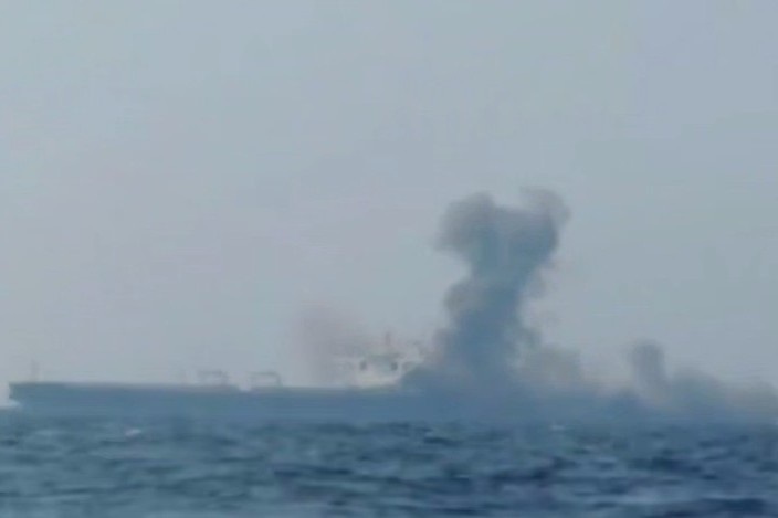 Irán anuncia que cuatro petroleros han explotado en Ormuz en las últimas horas tras chocar con minas submarinas