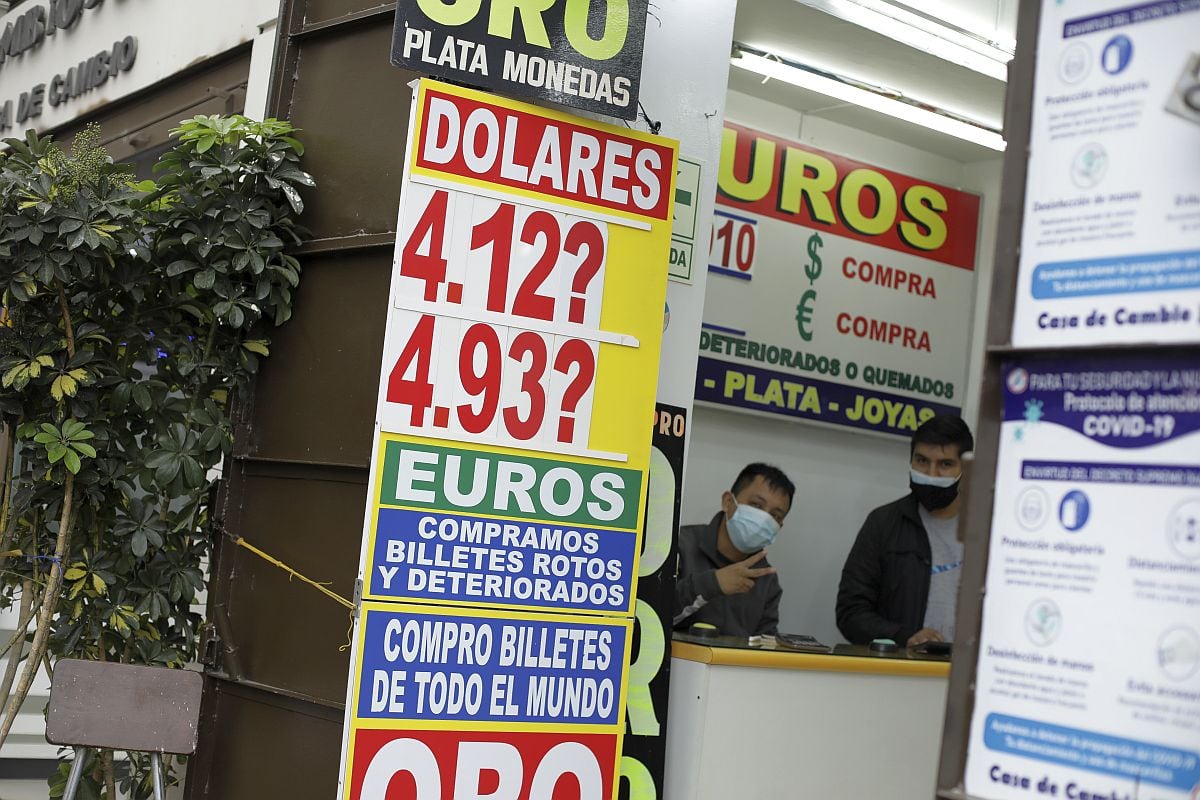 El dólar cierra en S/3,45 tras decisión de la Fed de mantener sus tasas de interés