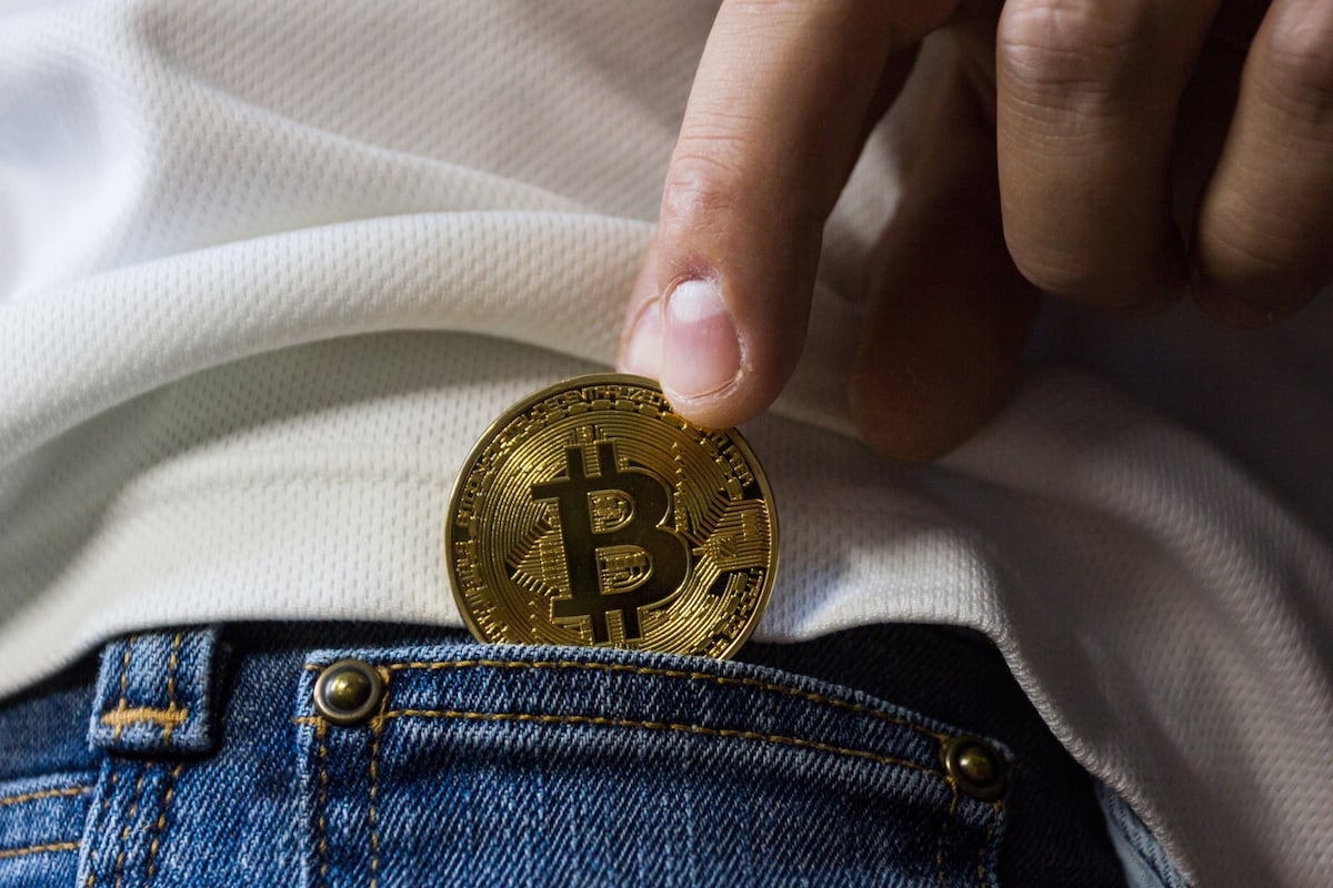 Bitcoin repunta tras revés legislativo en EE.UU. y toca máximo de ocho meses