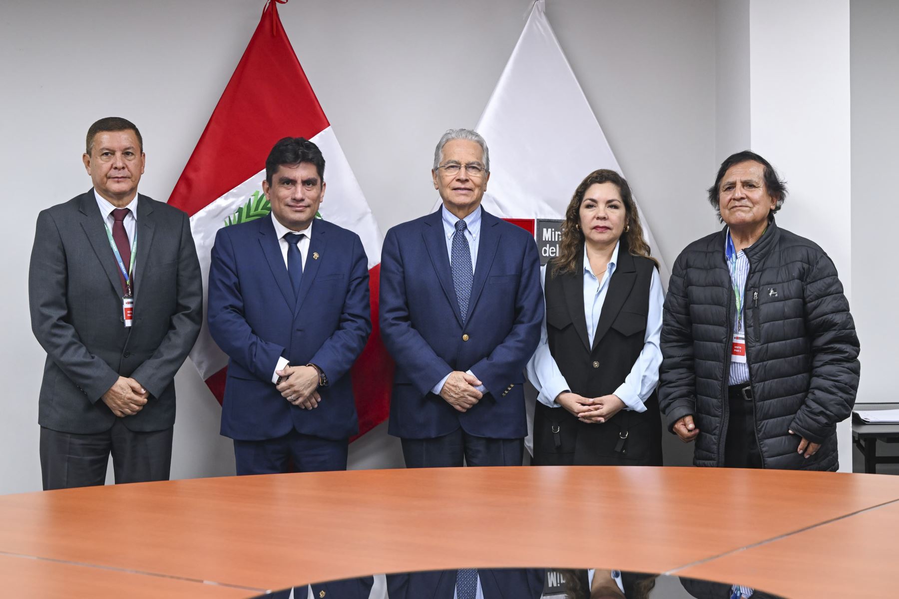 Diputado Carlos Zegarra expuso problemas ambientales de Ica ante titular del Minam