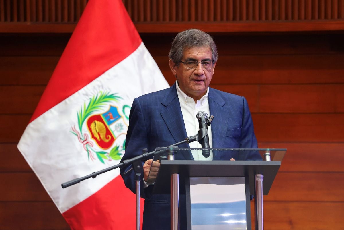 Alza del sueldo mínimo a S/ 1,300 podría revisarse por El Niño, según ministro Sheput