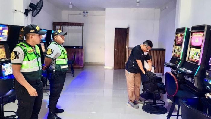Clausuran locales clandestinos y decomisan 44 tragamonedas en Lambayeque y Huánuco