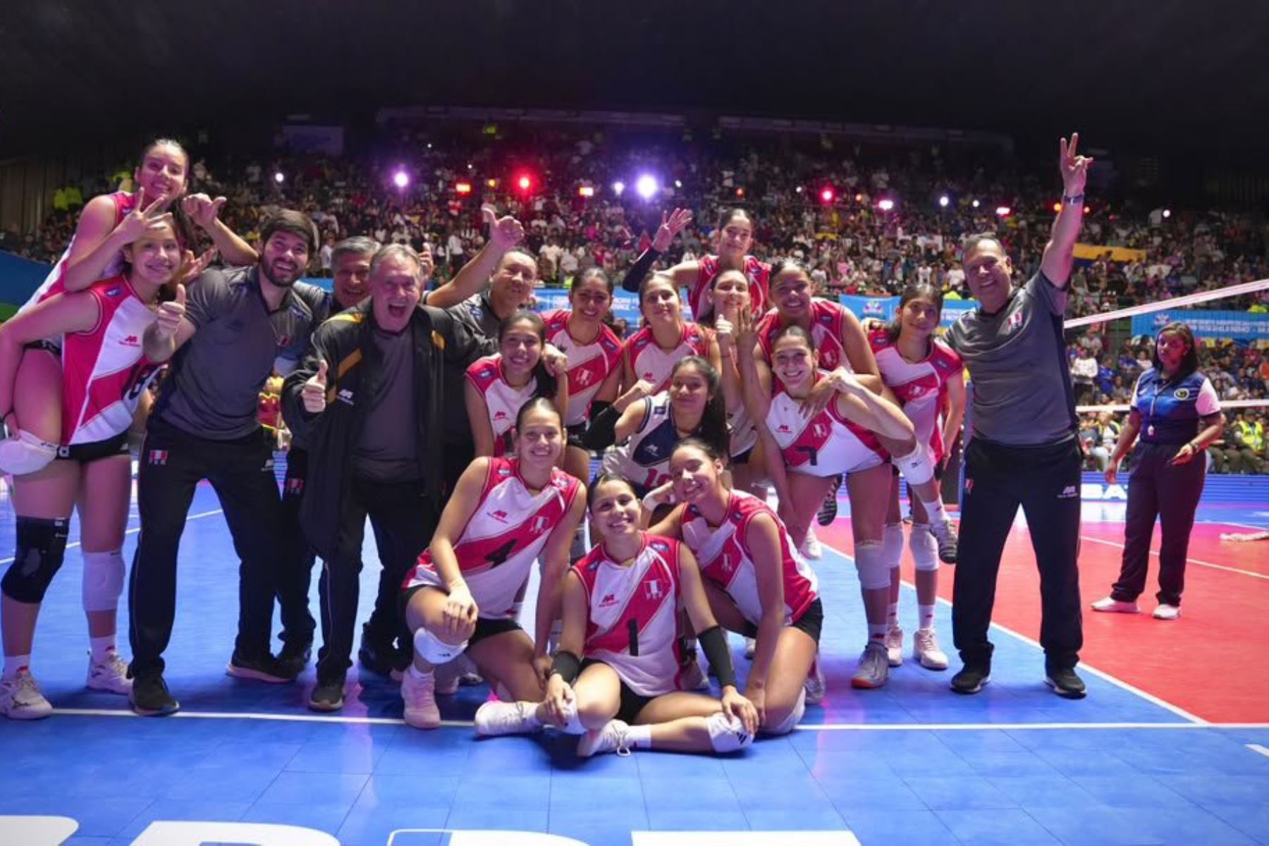 Perú derrota a Brasil y clasifica a mundial y final Sudamericana de Vóley Sub 19