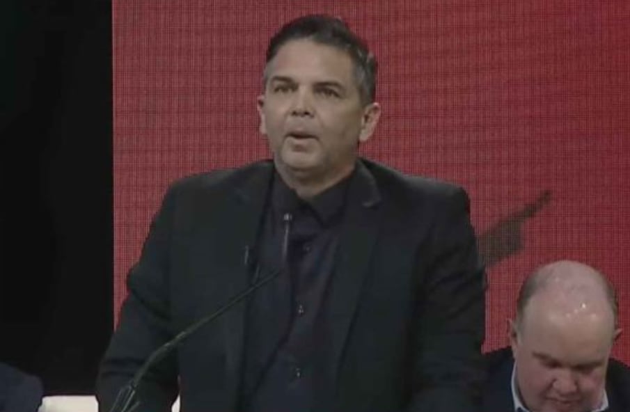 Luis Llanos asegura ser “el más guapo” de los candidatos durante debate: “tengo un poquito más de ventaja”