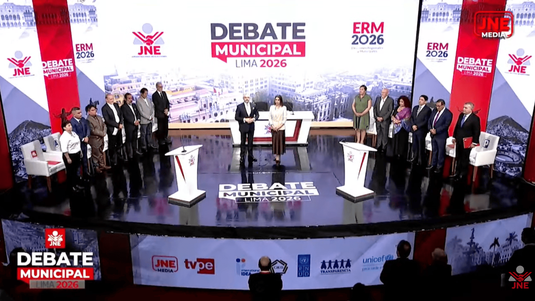 Debate por Lima inicia con minuto de silencio por asesinato de candidata ‘China Polo’