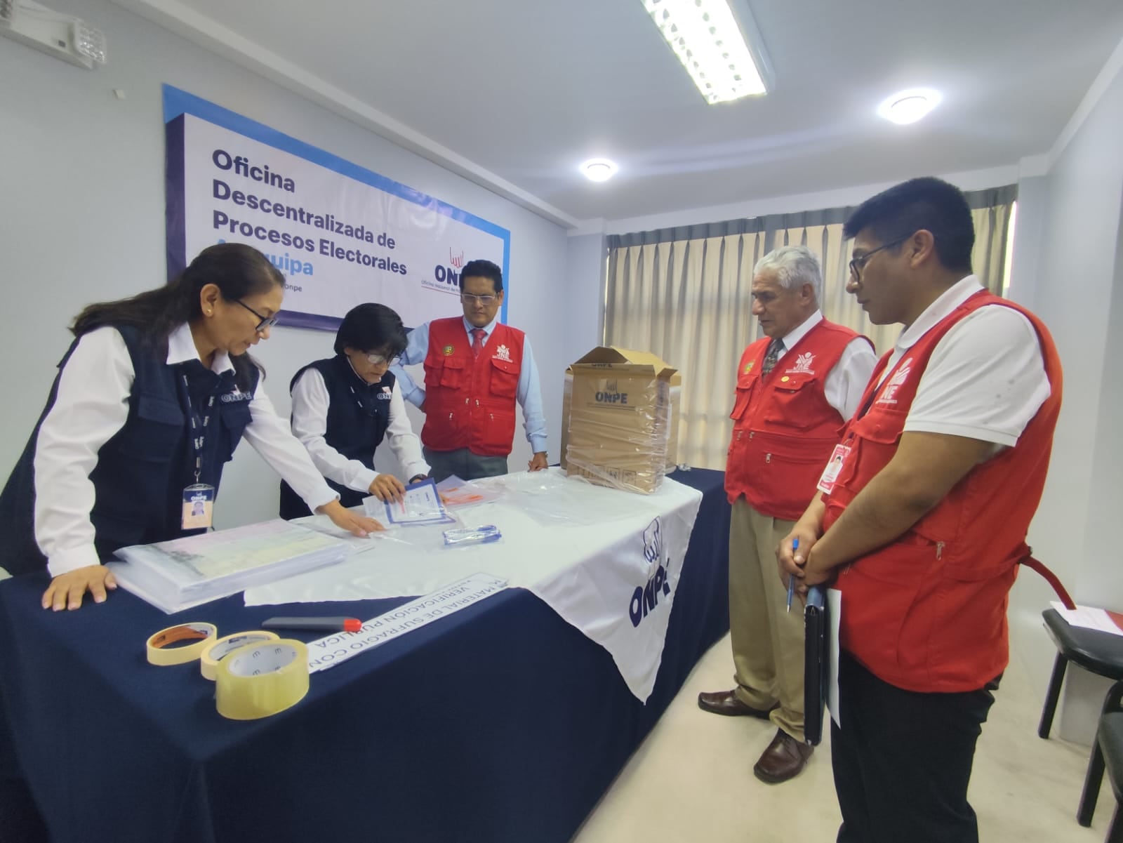 ODPE Arequipa y Caylloma verifican material electoral para las Elecciones Regionales y Municipales 2026