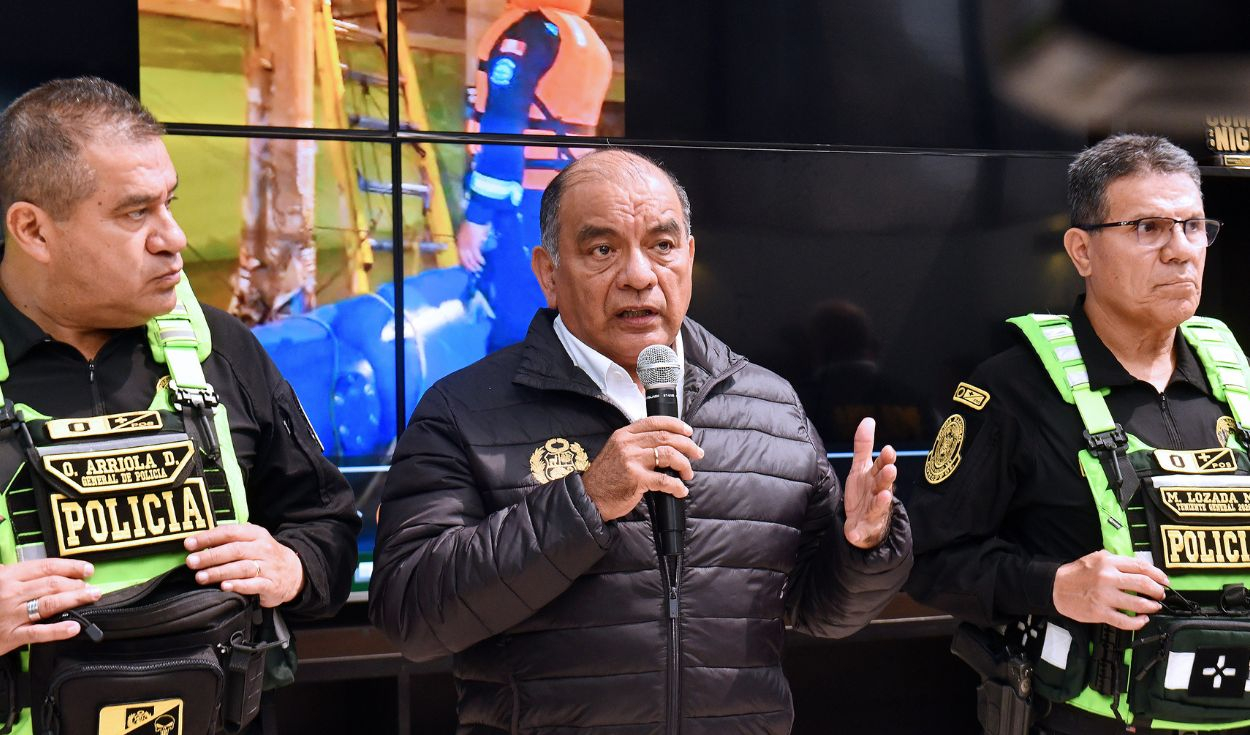 César Astudillo reconoce que no pueden remover a Óscar Arrriola como jefe de la PNP por ley del Congreso pasado