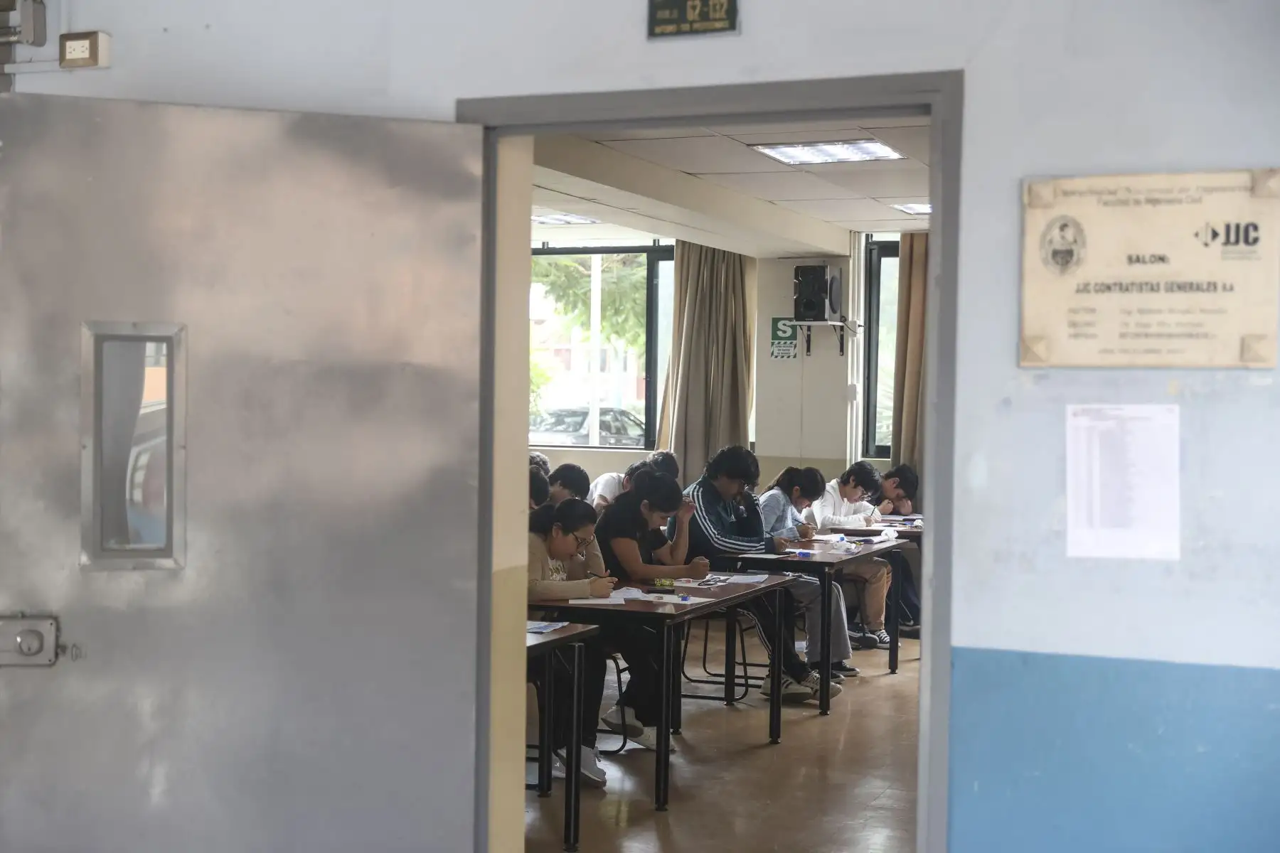 Diputados: plantean prohibir que universitarios mantengan dos vacantes simultáneas