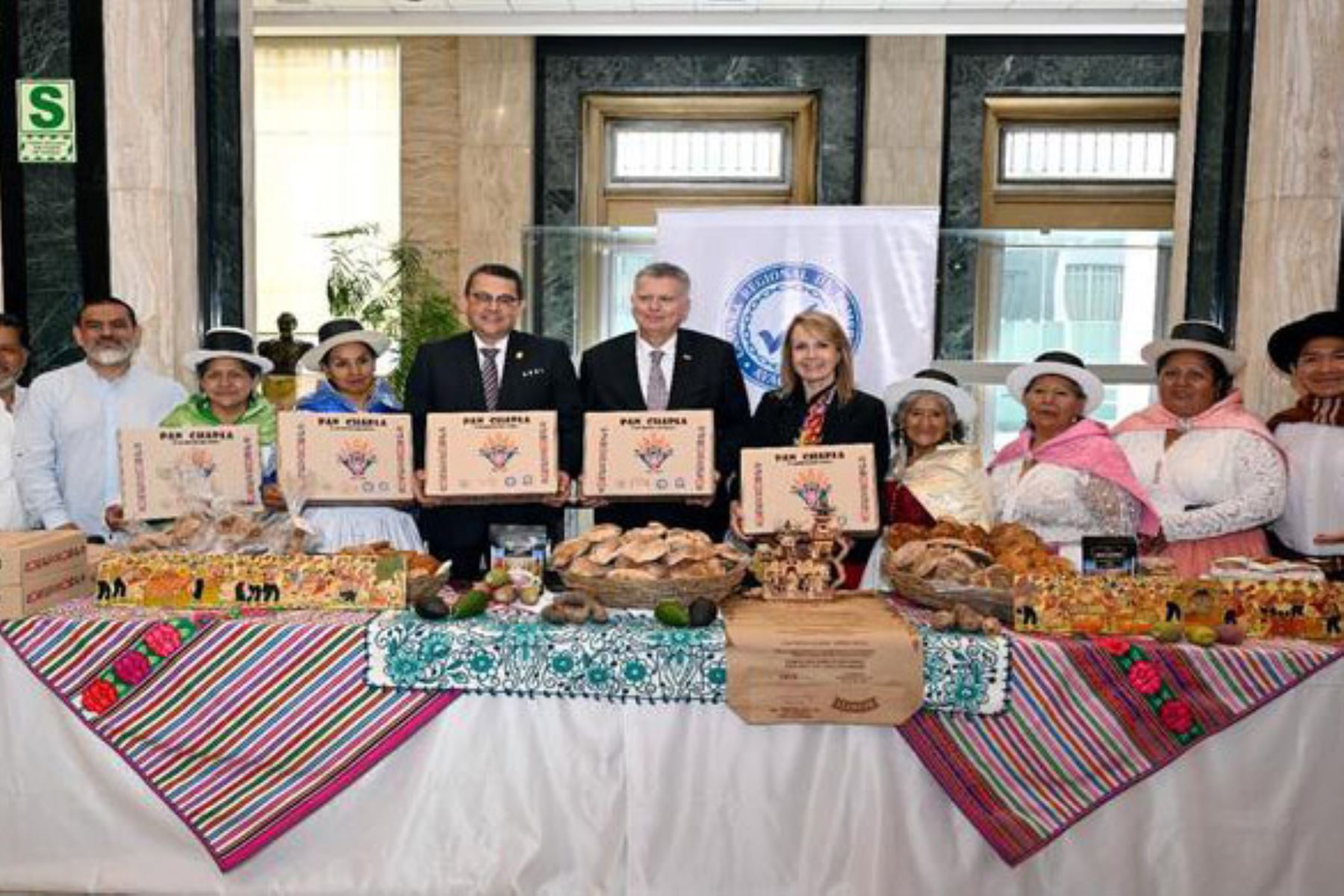 Cancillería revalora patrimonio culinario con libro sobre panes de Ayacucho