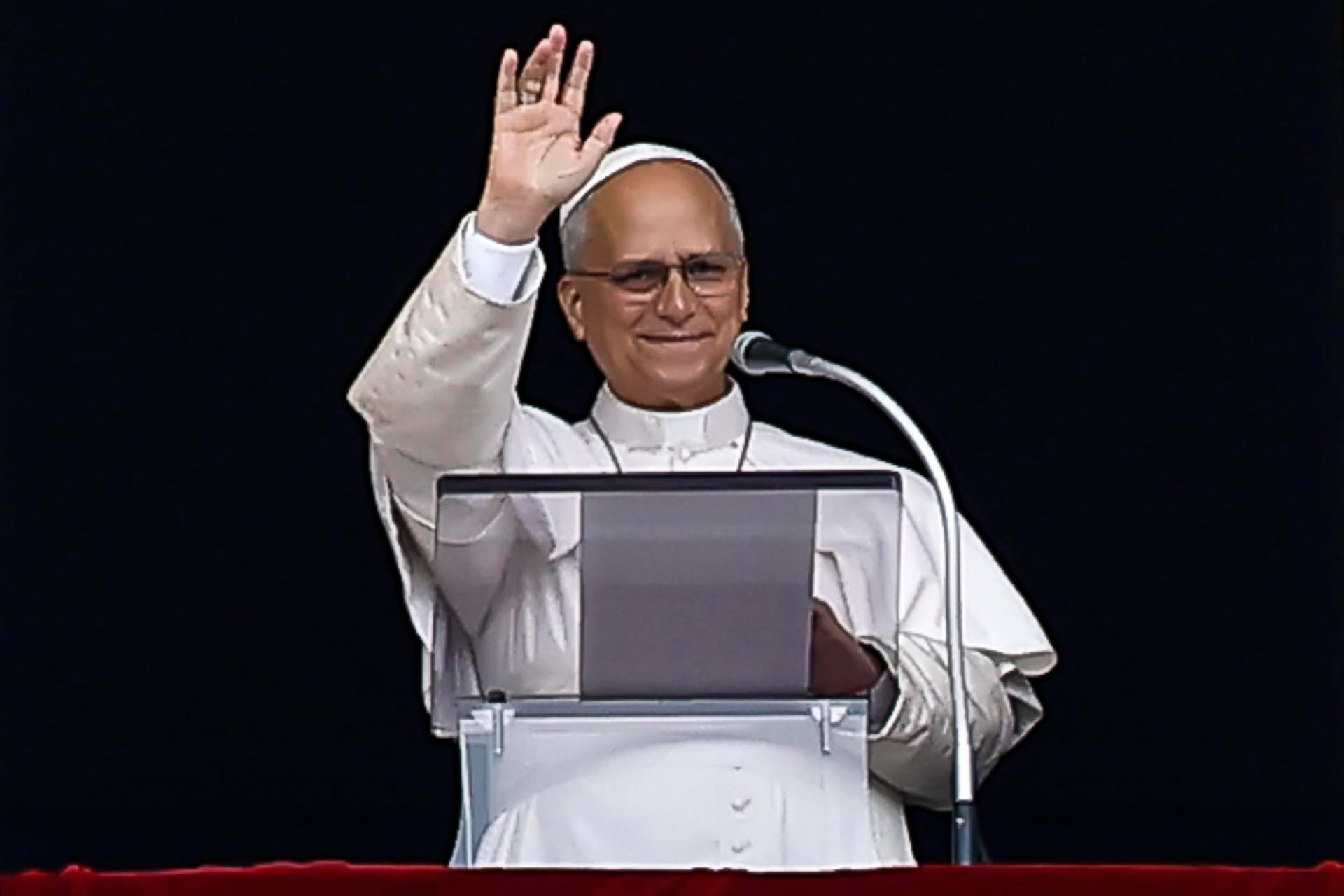 Papa León XIV reaparece en el ángelus y dice que retomará gradualmente su actividad