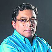 NOSOTROS, LOS INTOCABLES, columna de Francisco Cohello Puente