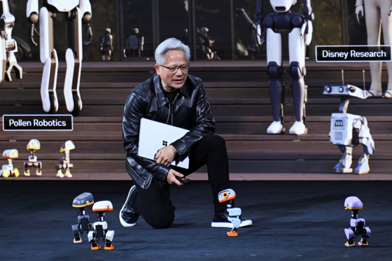 Furor por los robots pato de Nvidia: caminan, duermen y logran 20.000 reservas en 24 horas tras video de Jensen Huang