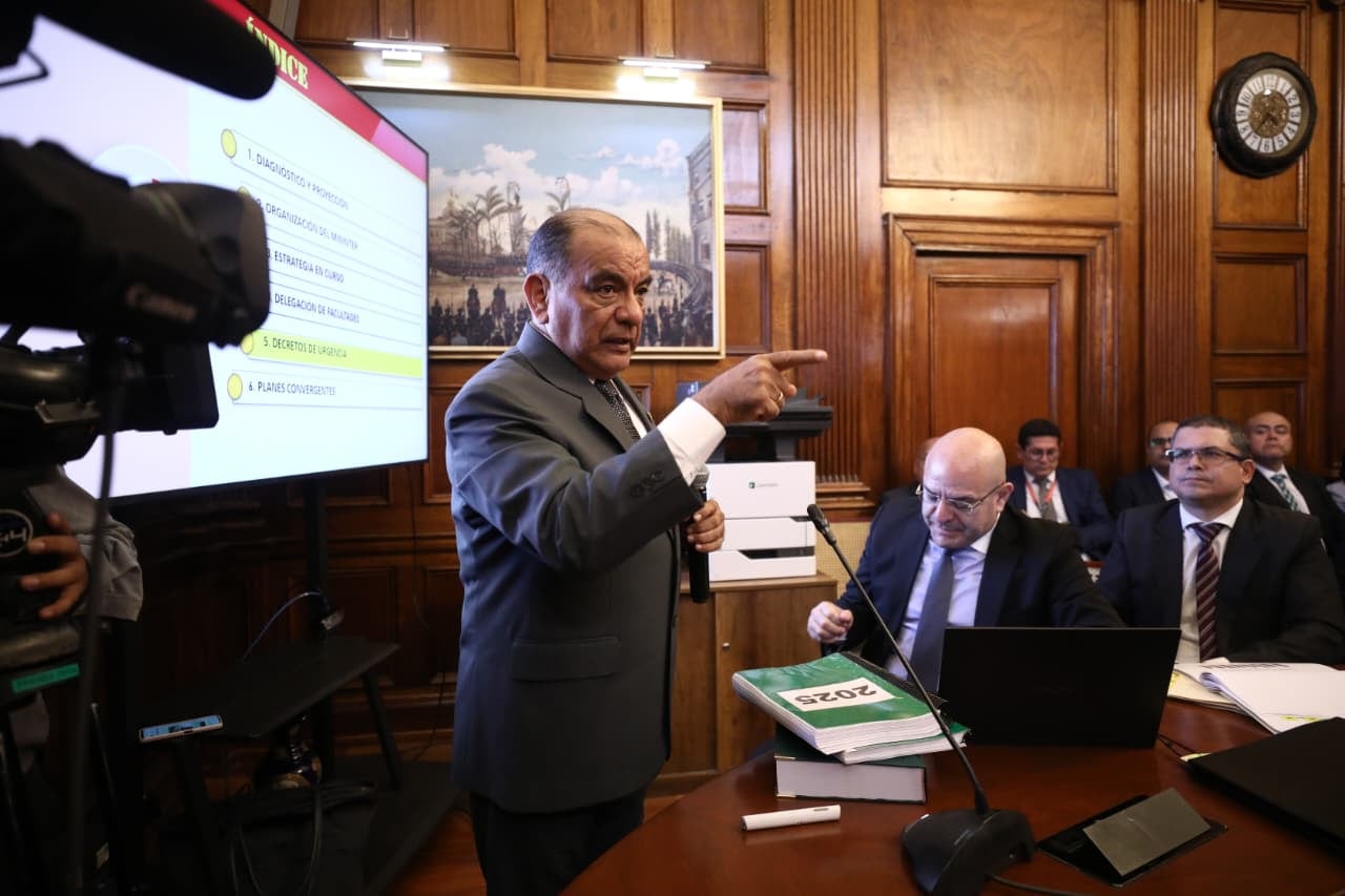 Ministro César Astudillo anunció que gobierno trabaja en expulsión de venezolanos por barco