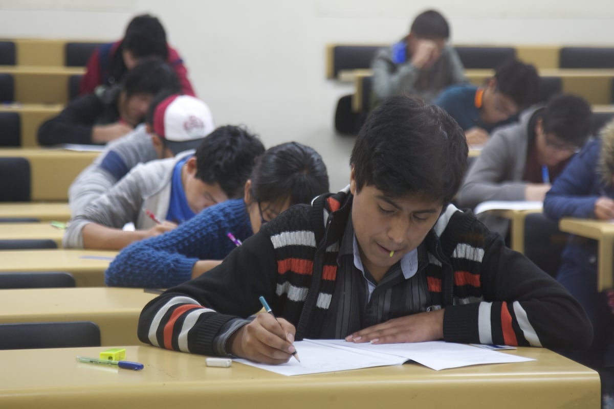 Pronabec indica que el 37% de becarios en el extranjero optó por no volver al Perú