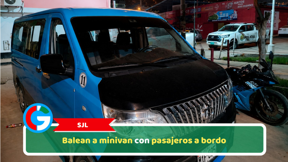 Balean a minivan con pasajeros a bordo