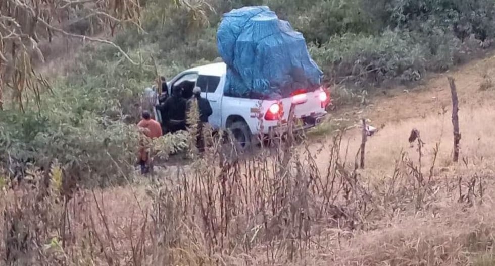 La Libertad: Chofer de camioneta pierde el control de la unidad y queda al borde del precipio