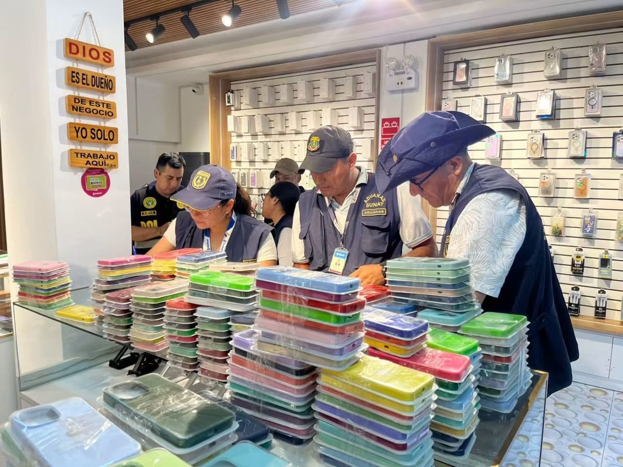 Incautan celulares y accesorios de presunta procedencia irregular en Huánuco