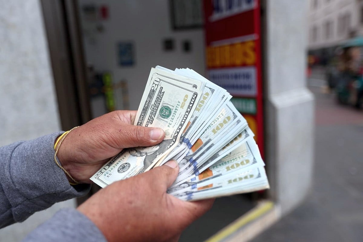 Dólar cierra la semana al alza en S/3,35 tras tono más restrictivo de la Fed