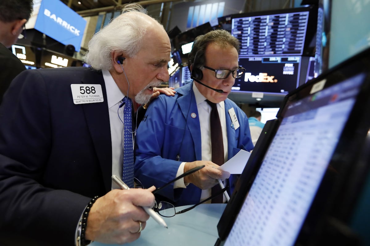 Wall Street abre a la baja tras el alza del petróleo y las tensiones entre EE.UU. e Irán