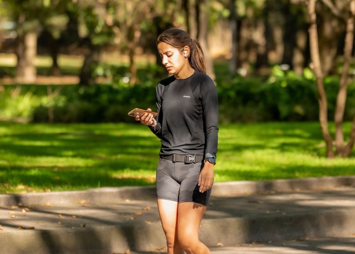 Experta en entrenamiento: “Ir al gimnasio está perfecto, pero solo funciona si la caminata dura al menos 30 minutos seguidos, y con un ritmo muy constante de aproximadamente 5 km/h”