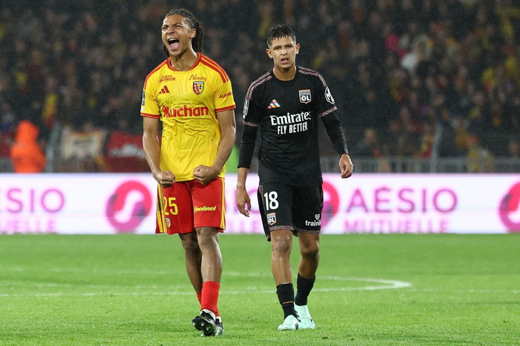 Lens se imponte ante el Olympique de Lyon y lo deja sin el liderato de la Ligue 1