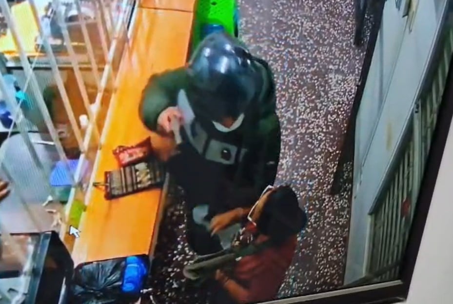 Piura: Cámara de seguridad registra roba de 80 mil soles a cambista | VIDEO