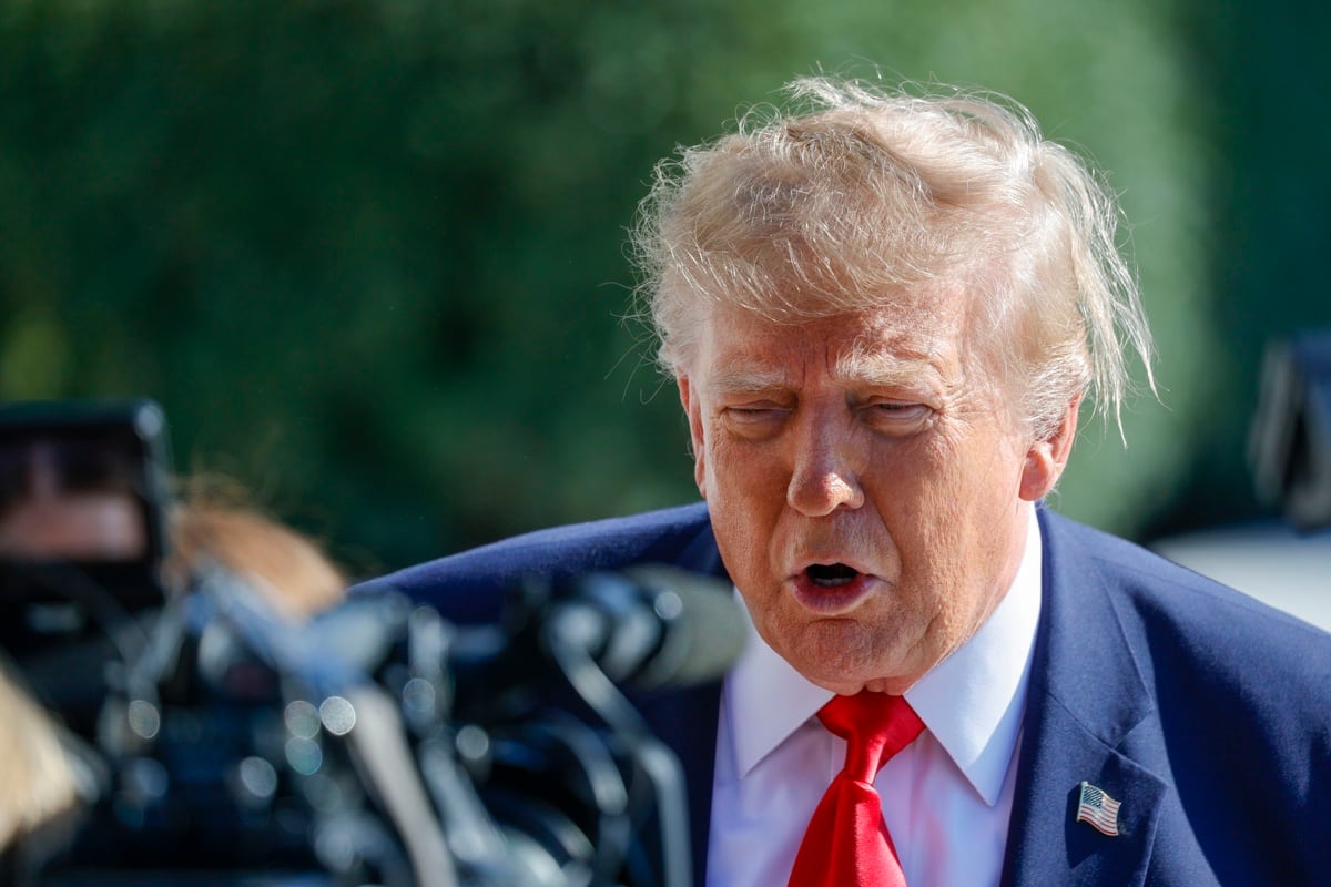 Trump arremete contra Obama después de que expresidente participara en mitin en Michigan
