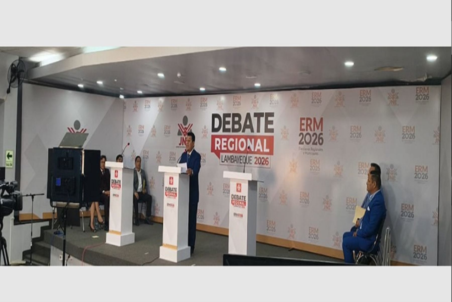 Primer debate electoral regional en Chiclayo se desarrolló con respeto al protocolo
