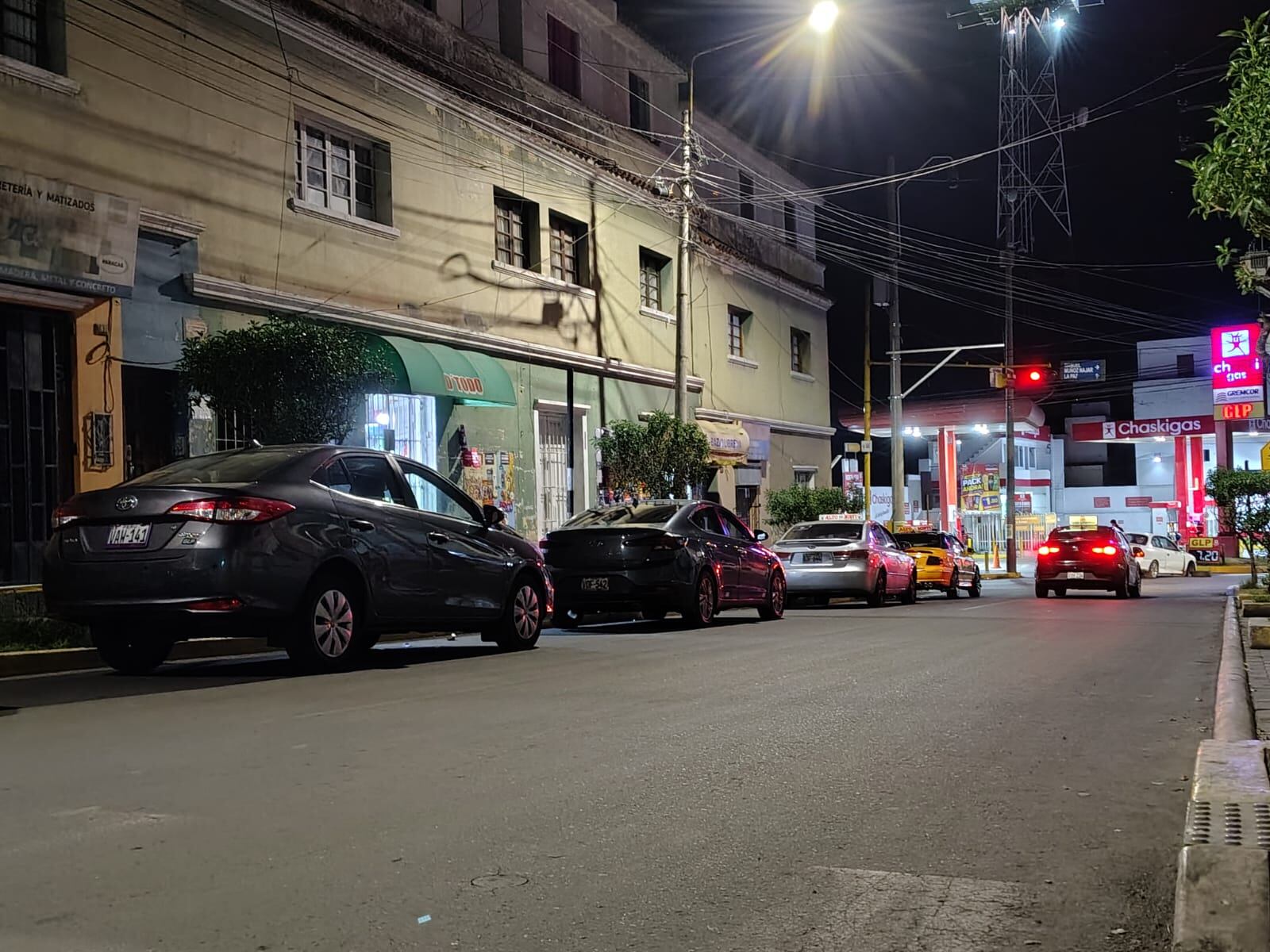 Arequipa: Taxistas durmieron en grifos para conseguir GLP ante escasez de combustible