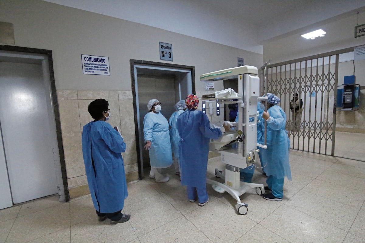 Los hospitales del Perú son para morirse