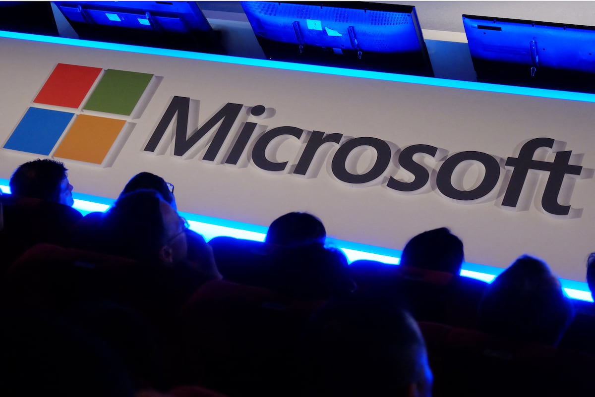 Microsoft se compromete a mantener sus futuros modelos de IA bajo control humano