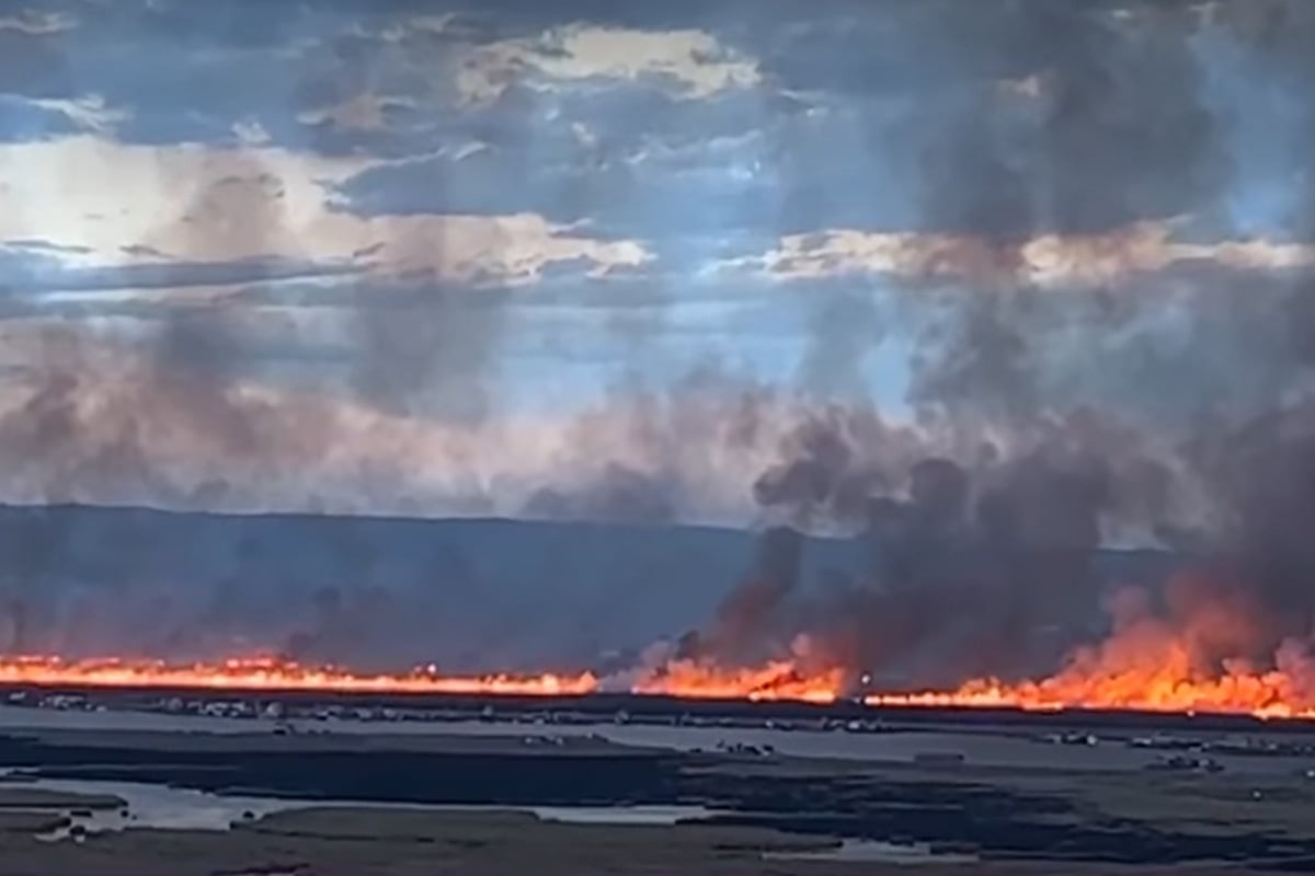 ¡Infierno en el lago Titicaca! Voraz incendio arrasa totorales y amenaza las islas flotantes de Los Uros en Puno