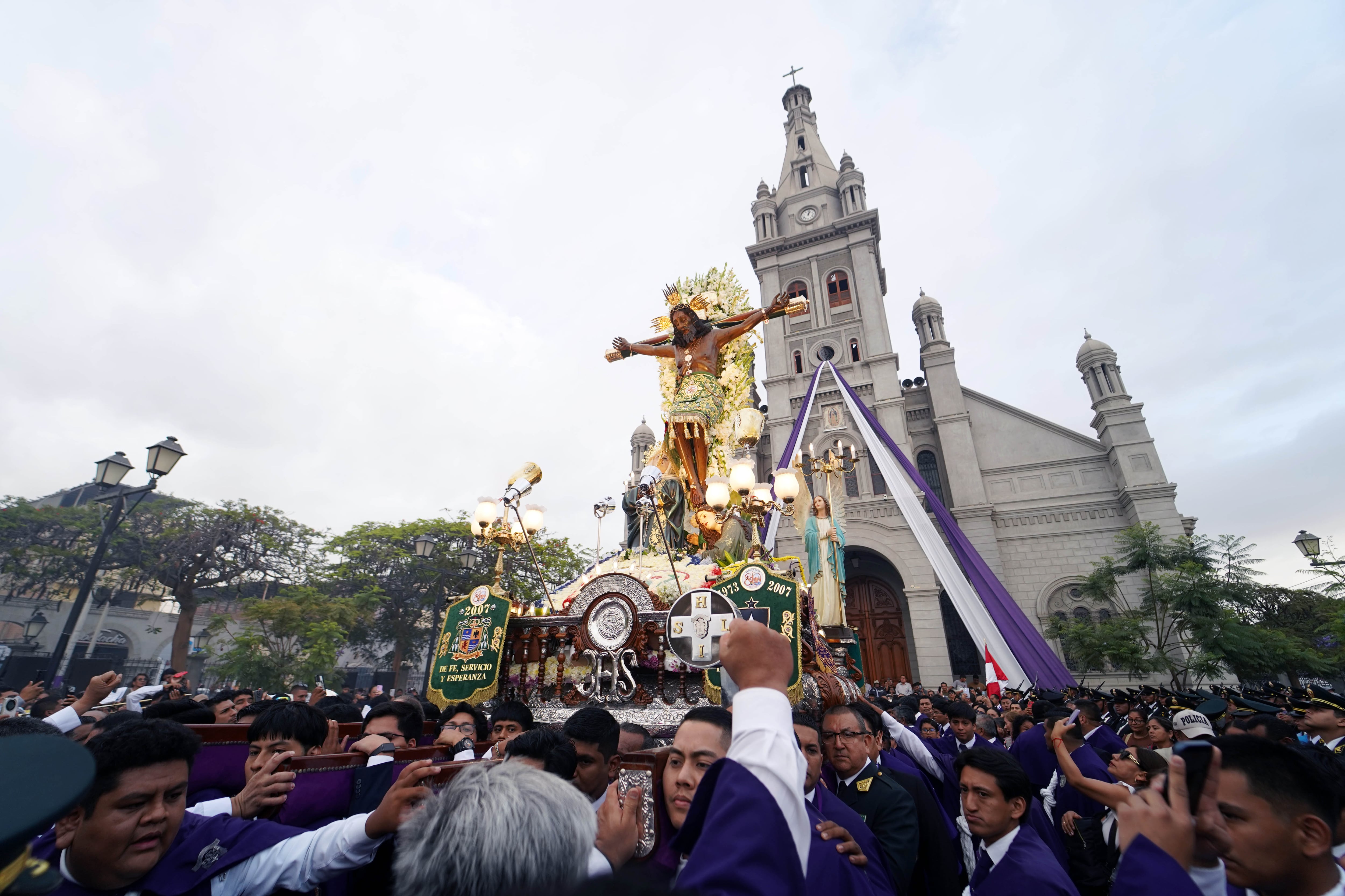 Ica: Fe y devoción marcaron el primer recorrido procesional del Señor de Luren por 19 horas