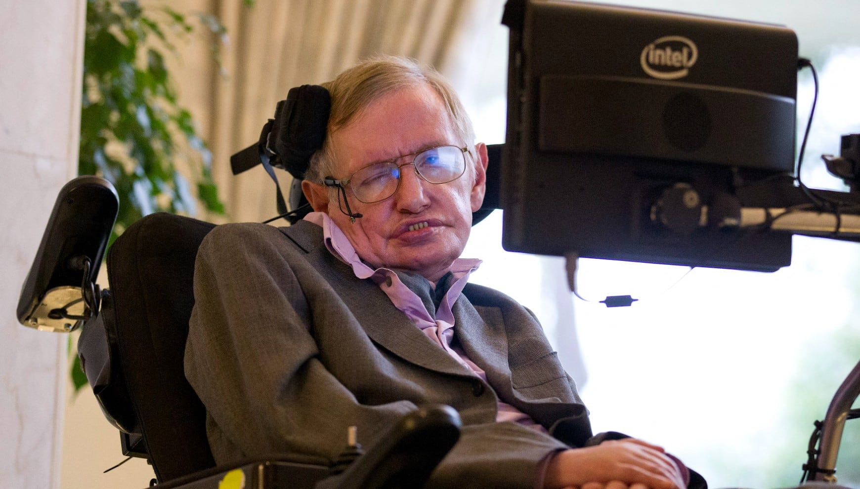 Stephen Hawking, físico: “Lo que pasa con la gente inteligente es que, para la gente tonta, parecen locos”