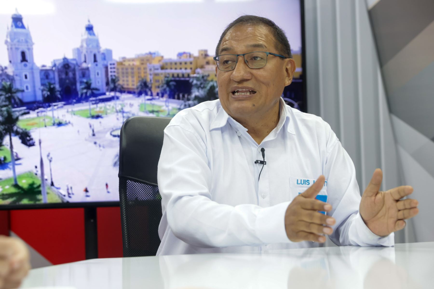 Candidato Luis Huette plantea tren subterráneo de Ancón a Punta Hermosa
