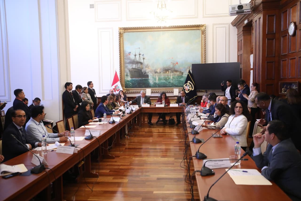 Comisión de Constitución se declaró en sesión permanente para evaluar pedido de facultades
