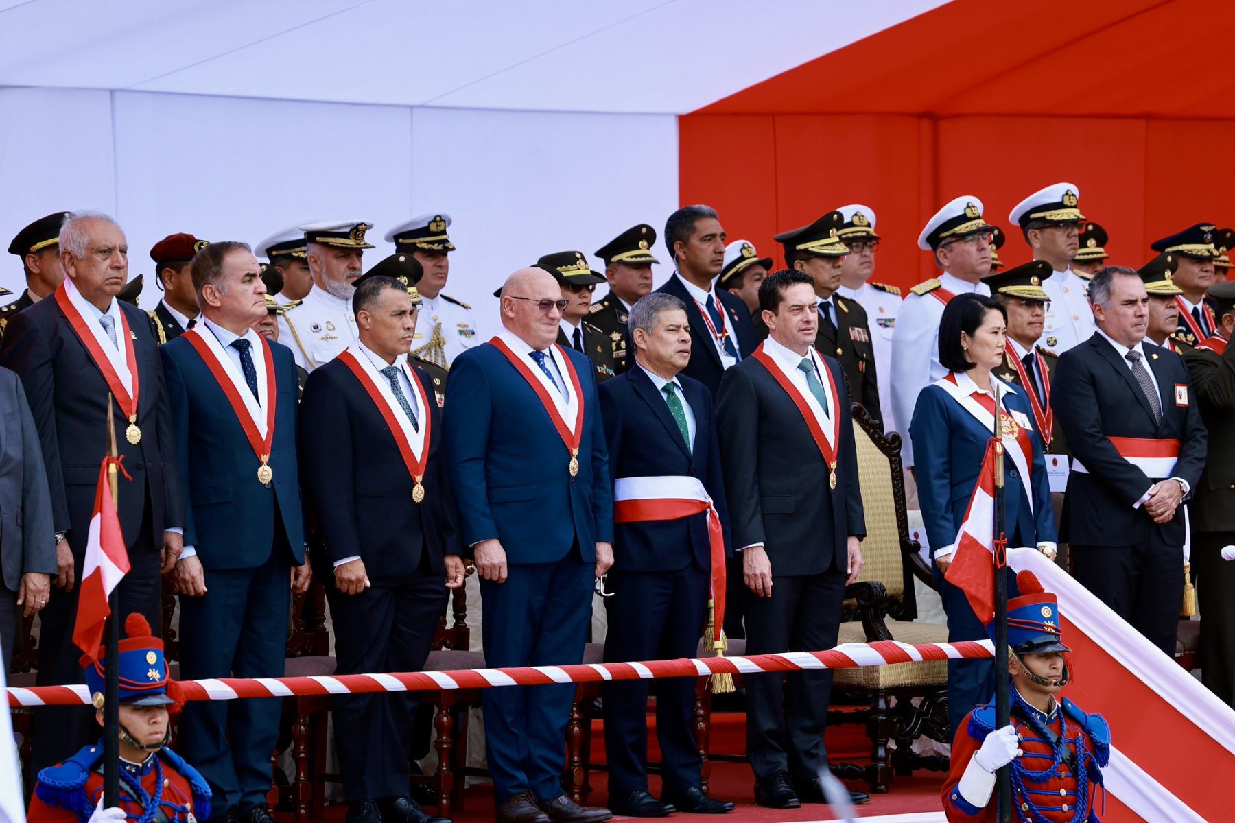 Presidente del Congreso participó en ceremonia por el Día de las Fuerzas Armadas