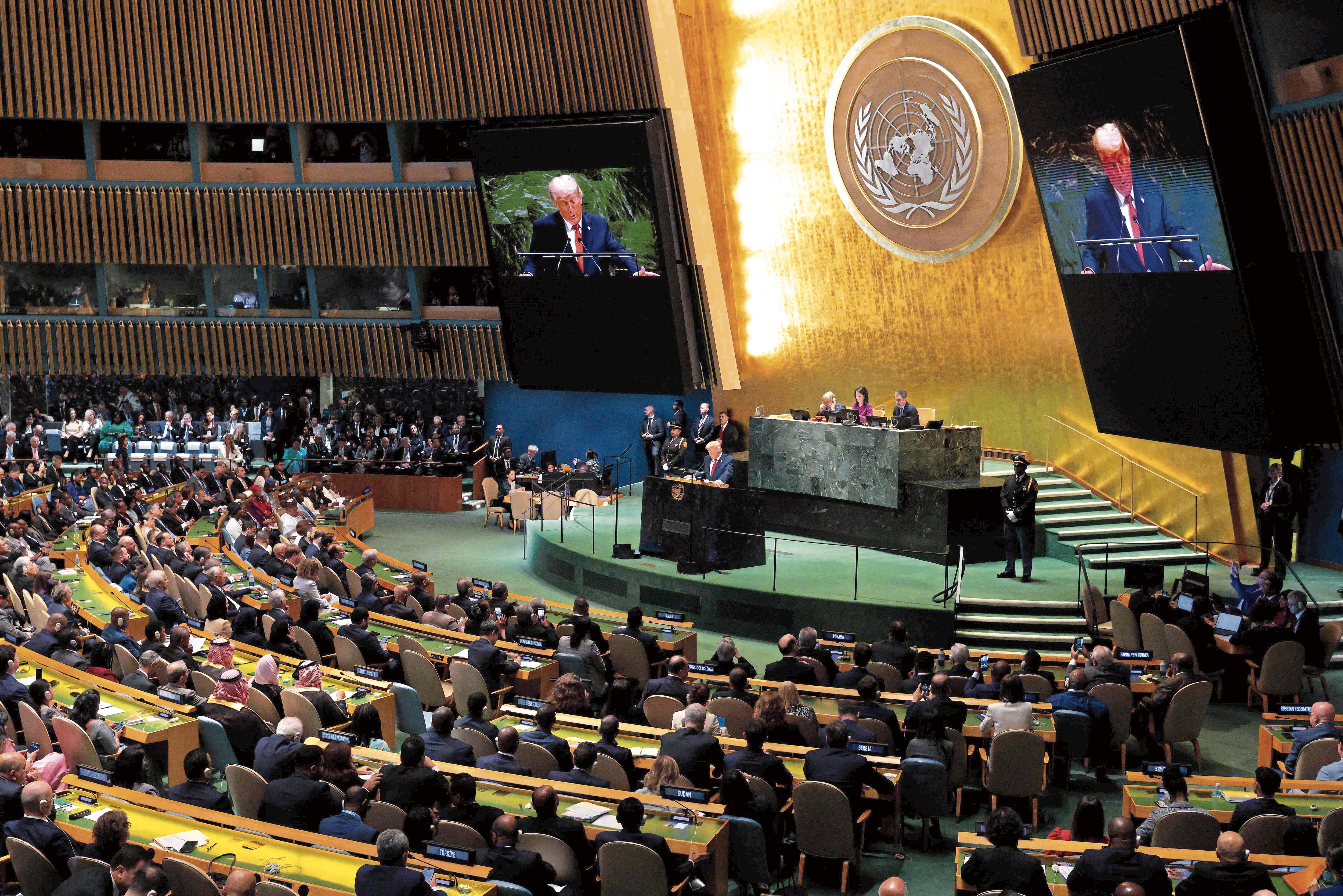 Trump llega a la Asamblea General de la ONU atascado en su guerra en Irán